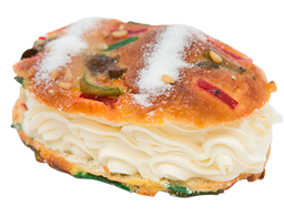 Coca de San Juan de fruta
						rellena de nata